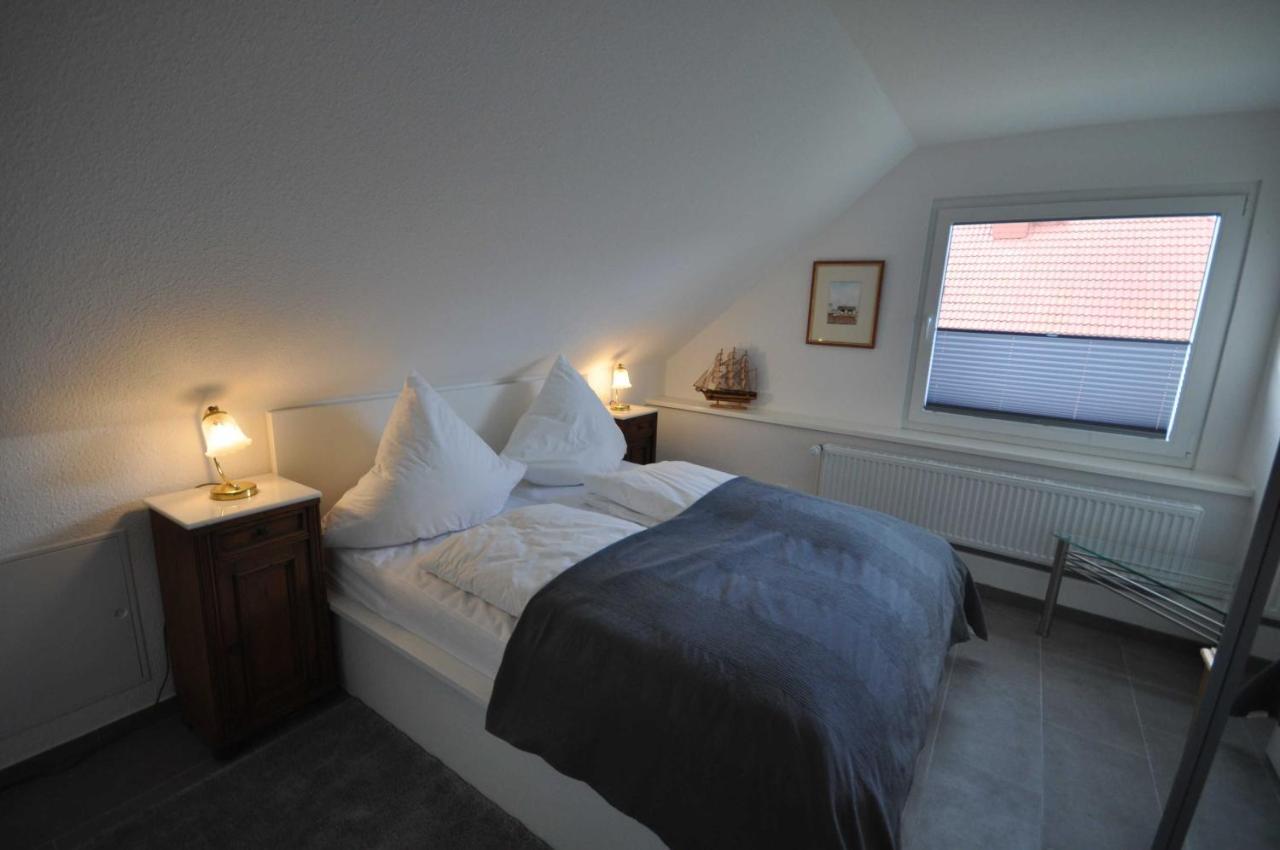 Nr 28 - Ferienwohnung Am Yachthafen Harlesiel Bagian luar foto